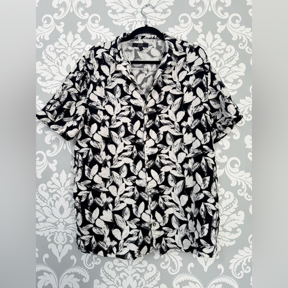 George Other - 4/$25 • George Tropical Regular Fit Button Down Shirt